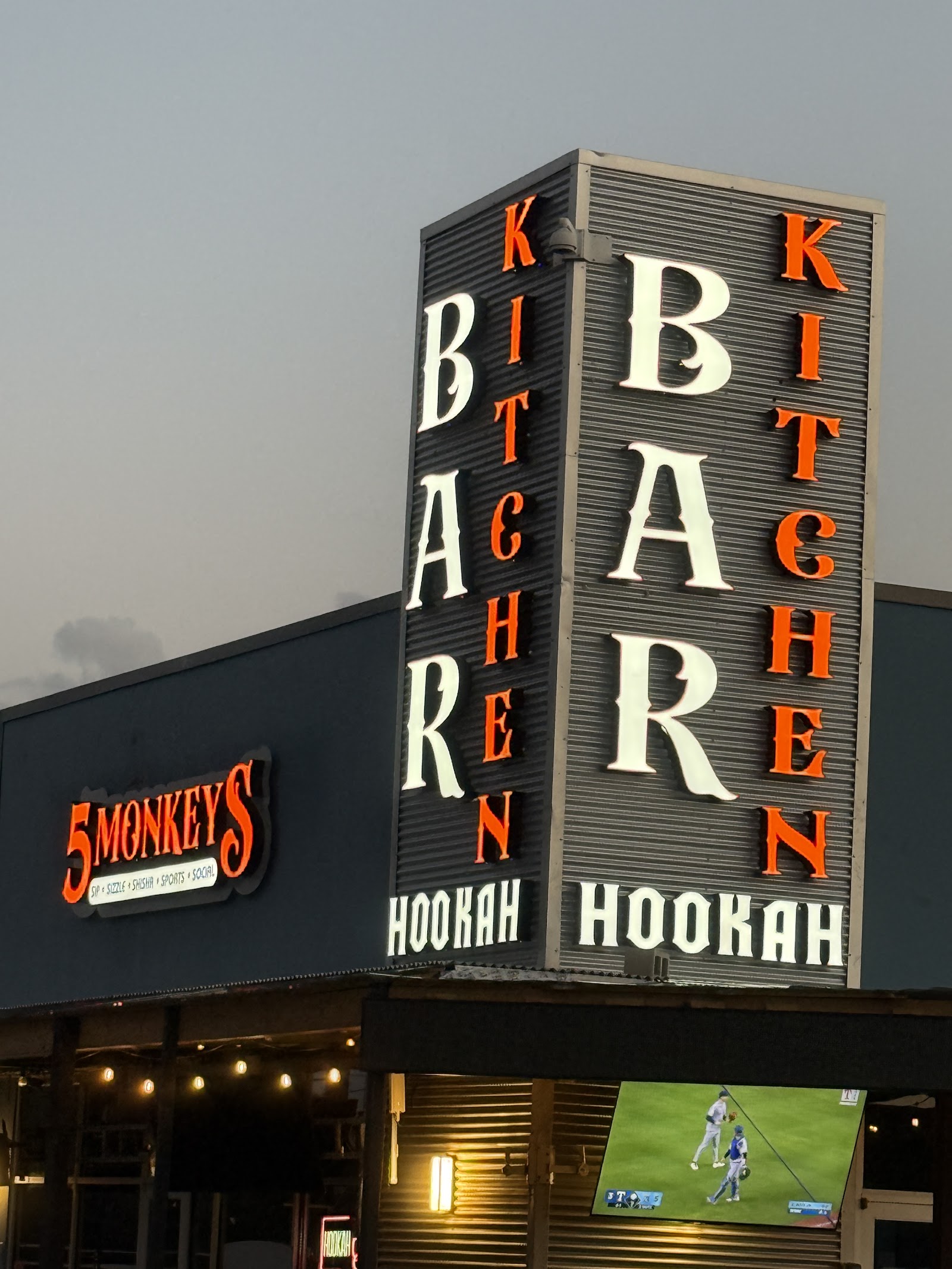 5 Monkeys SportsBar and Restaurant photo 1